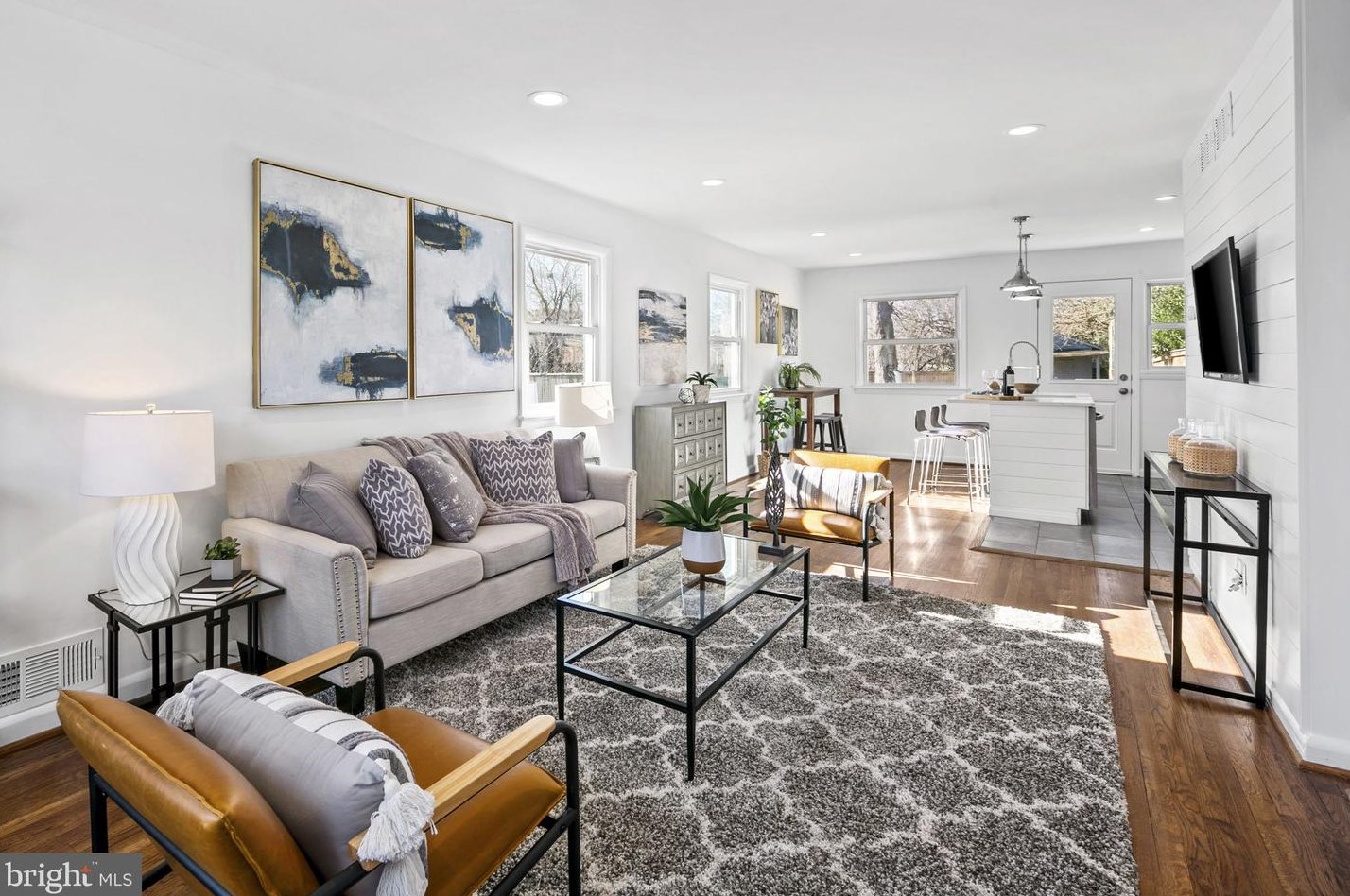 1936 Dinwiddie St, Arlington VA  22206-1067 exterior