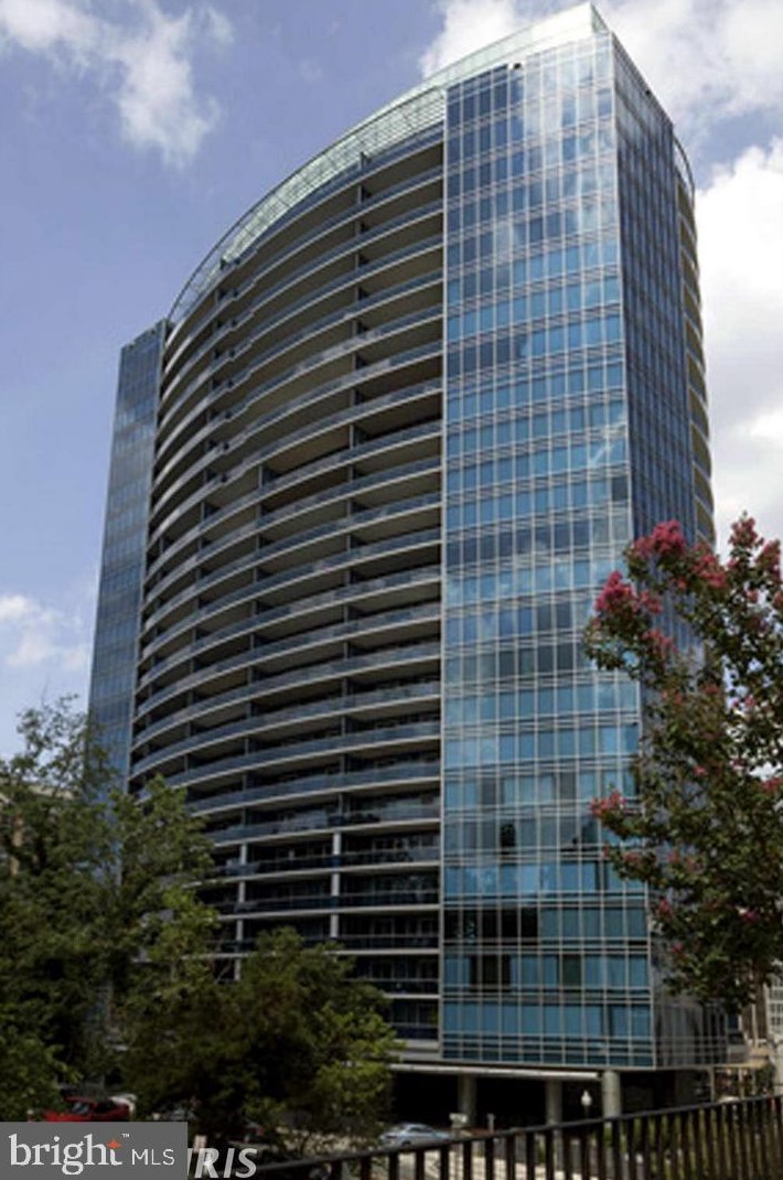 1881 Nash St, Arlington VA  22209-1511 exterior