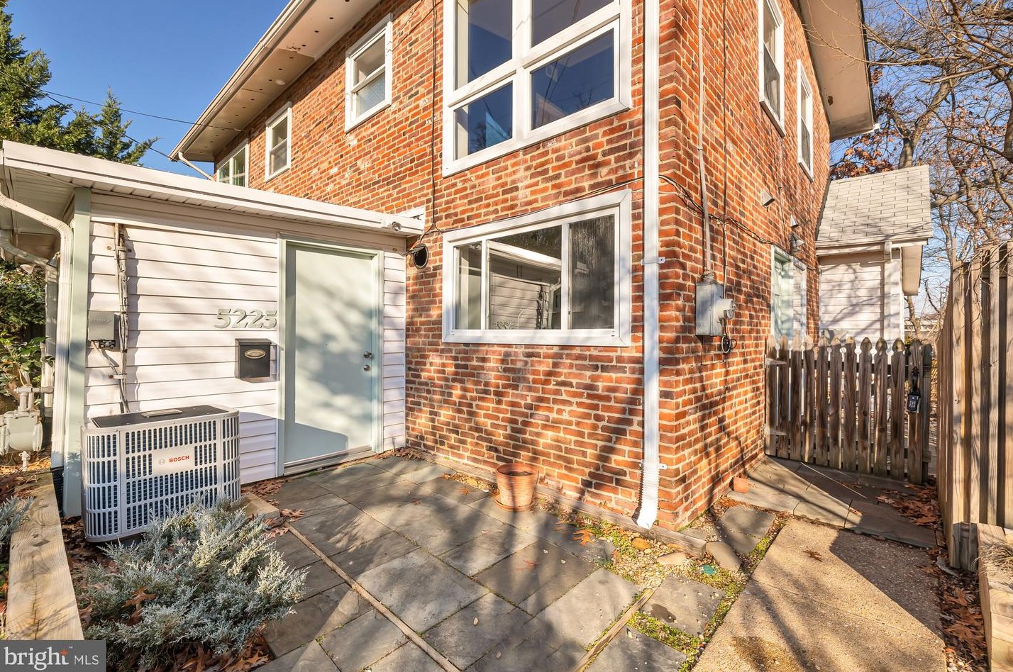 5225 10th Pl S, Arlington, VA 22204