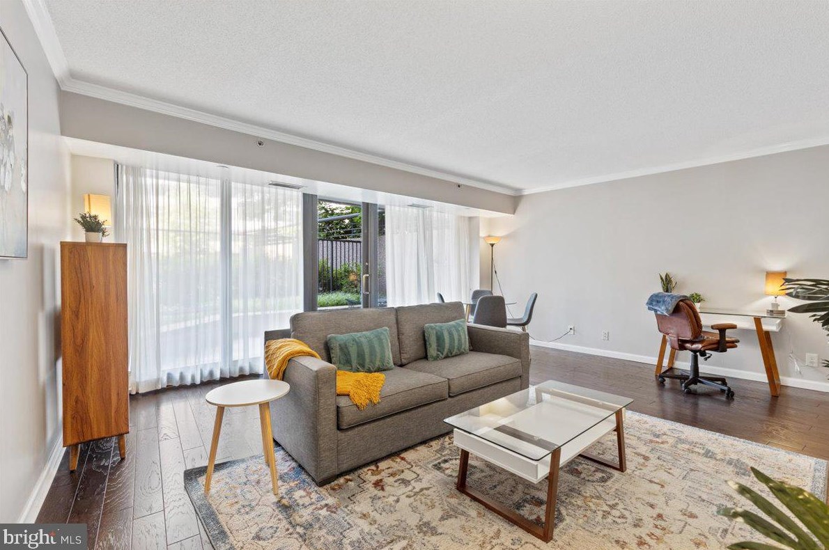 1200 Crystal Dr, Arlington, VA 22202-4320