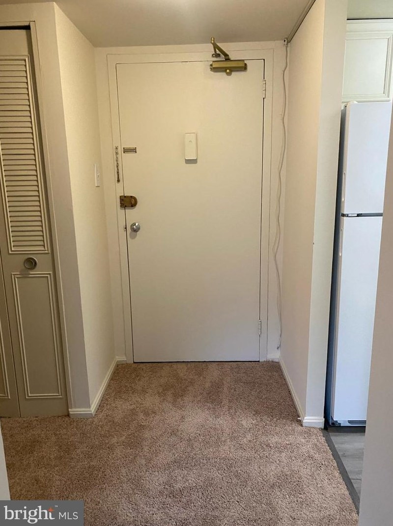1300 Army Navy Dr #221, Arlington, VA 22202