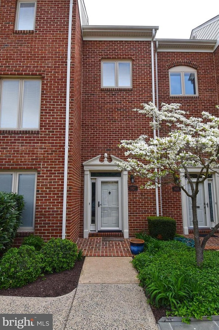 1827 N Uhle St #1, Arlington, VA