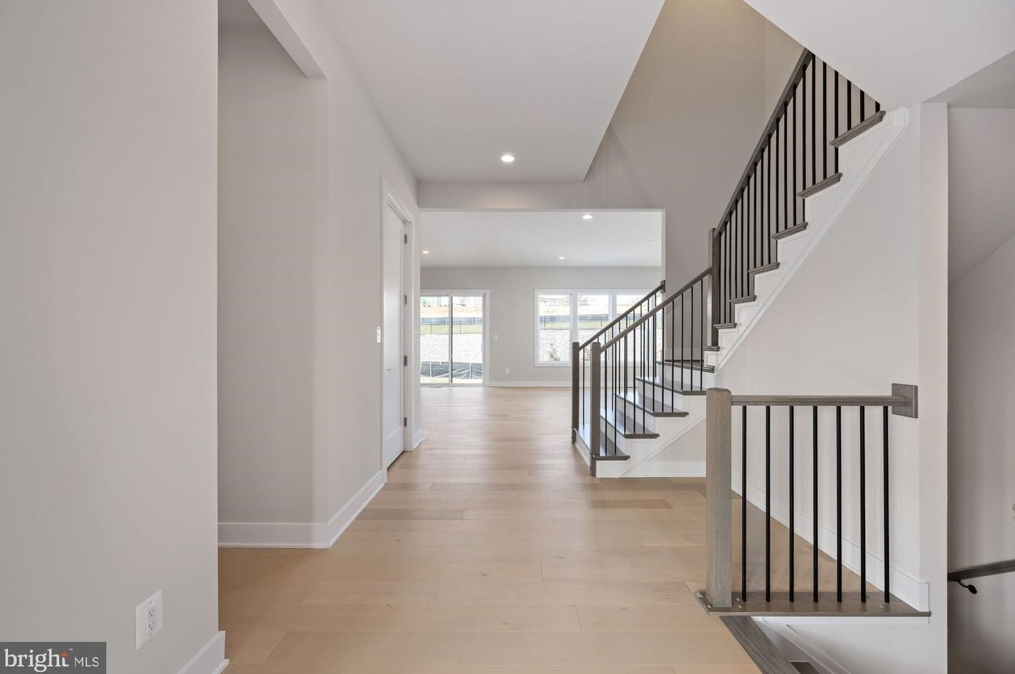 860 N Madison St, Arlington, VA 22205