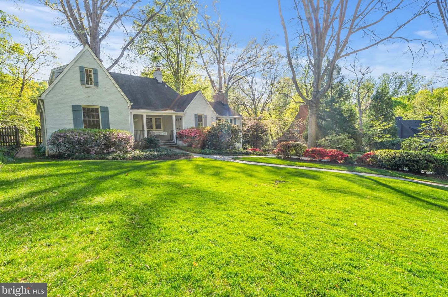 2830 Beechwood Cir, Arlington, VA 22207-5226
