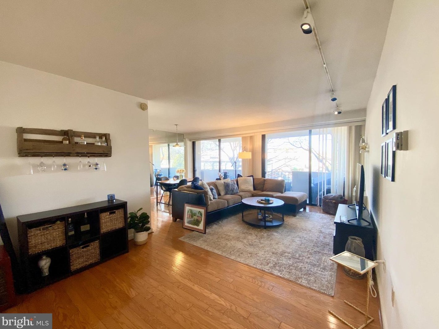 4141 N Henderson Rd #222, Arlington, VA 22203
