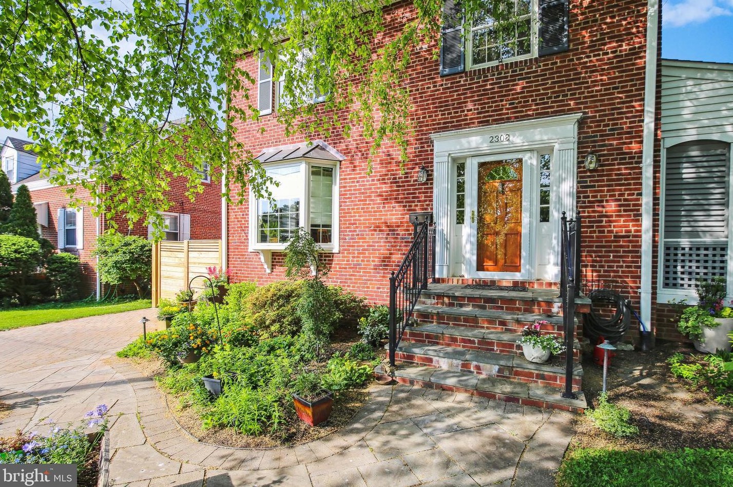 2308 Buchanan St, Arlington, VA 22206-1015