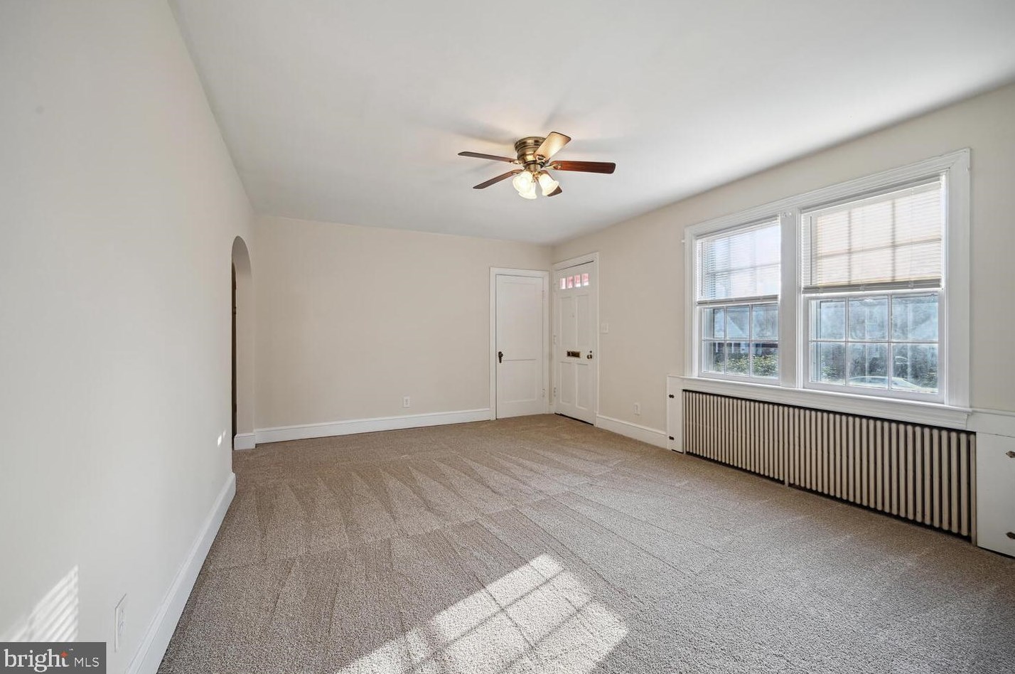 1639 Woodstock St, Arlington VA  22207-2042 exterior