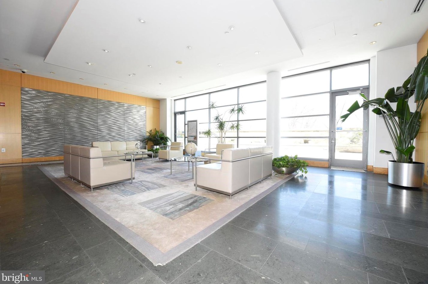 2001 15th St N #221, Arlington, VA 22201