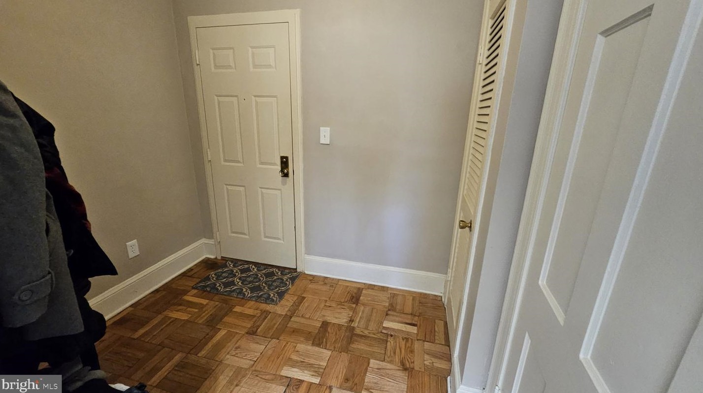 1754 Troy St, Arlington VA 22201-3252 exterior