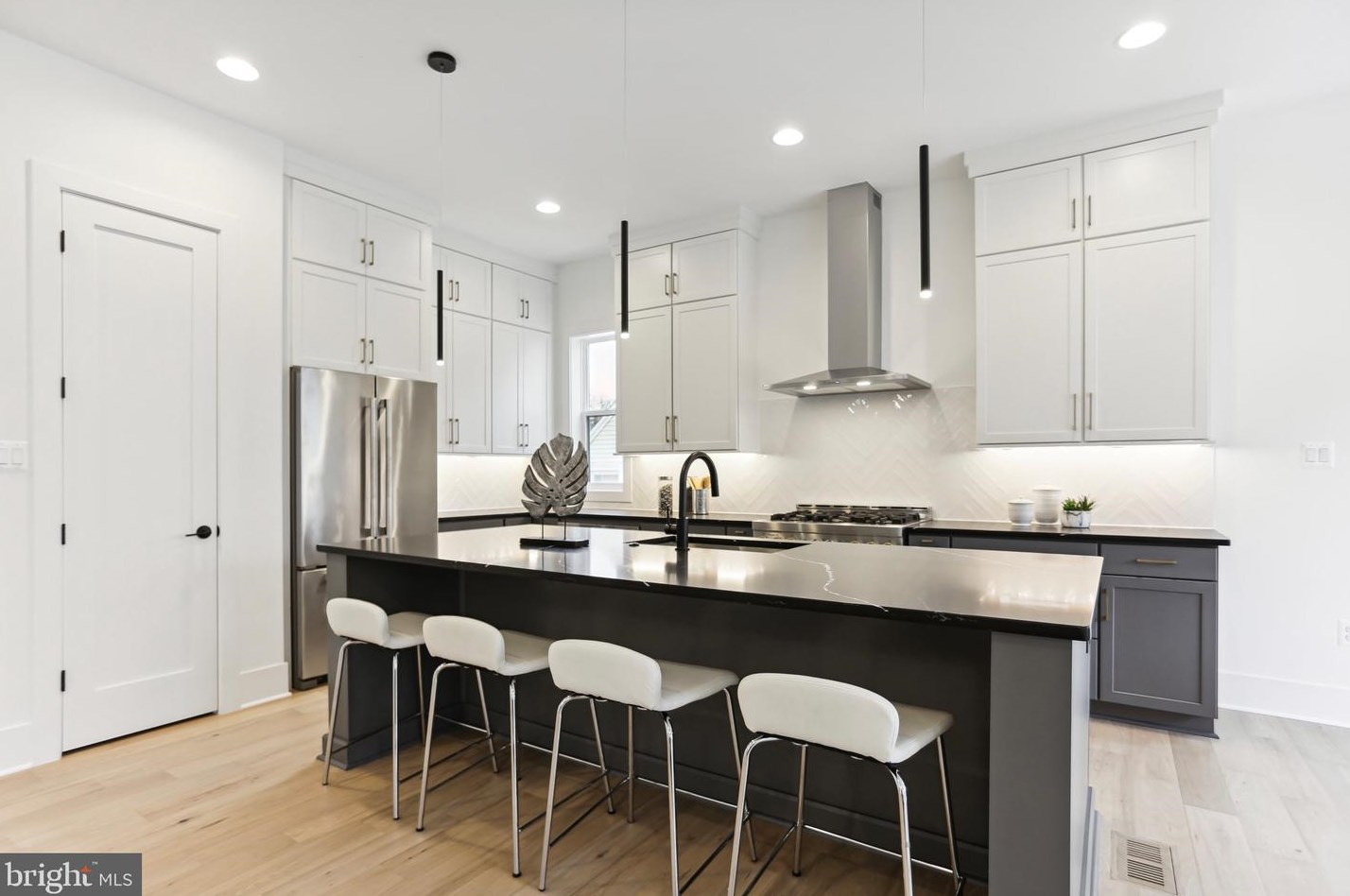 817 Woodrow St, Arlington VA  22203-1522 exterior