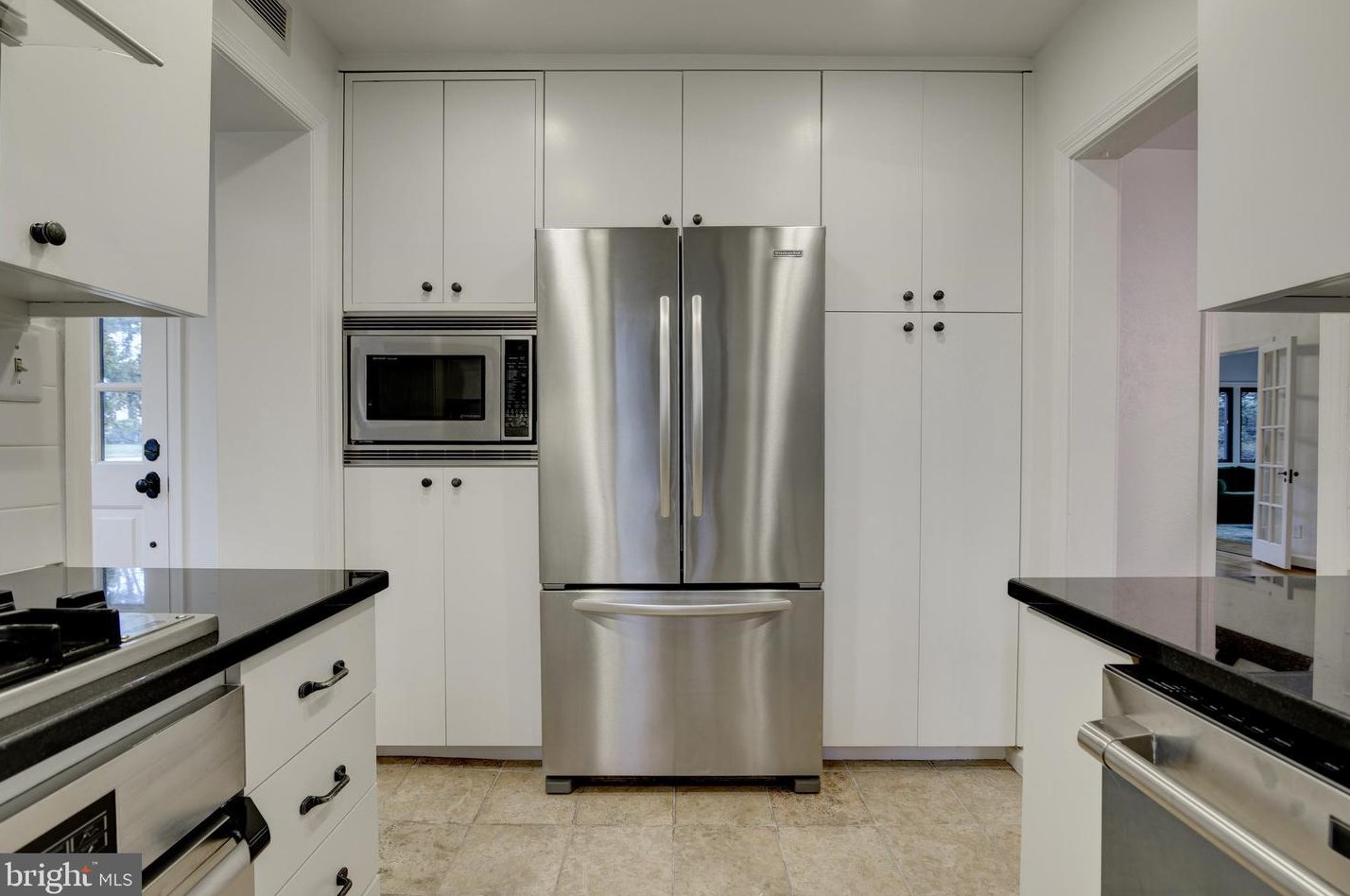 2506 Lynn St, Arlington VA  22202-2261 exterior