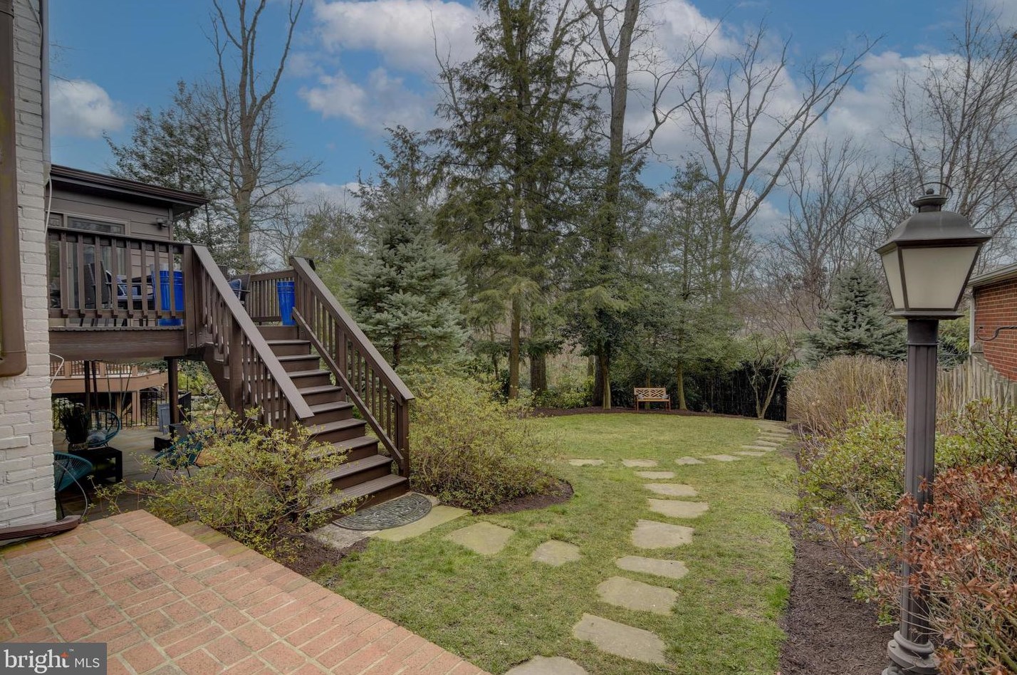 2506 Lynn St, Arlington VA  22202-2261 exterior