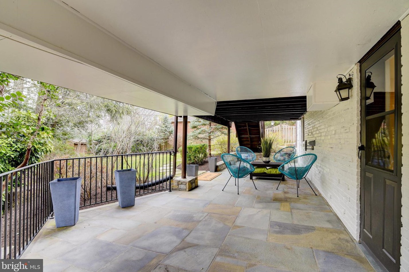 2506 Lynn St, Arlington VA  22202-2261 exterior