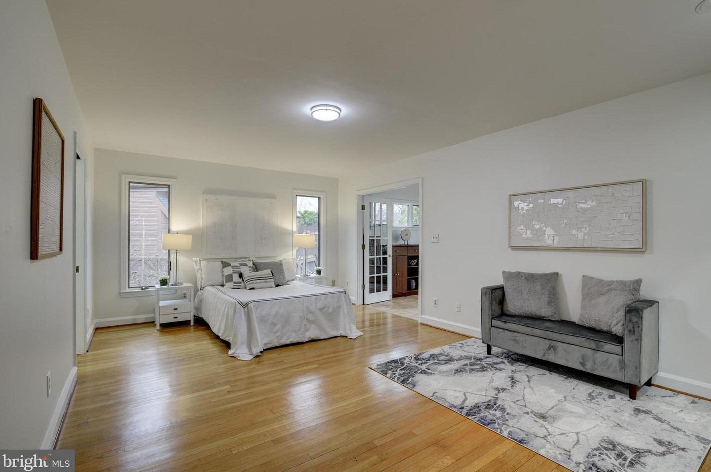 2506 Lynn St, Arlington VA  22202-2261 exterior