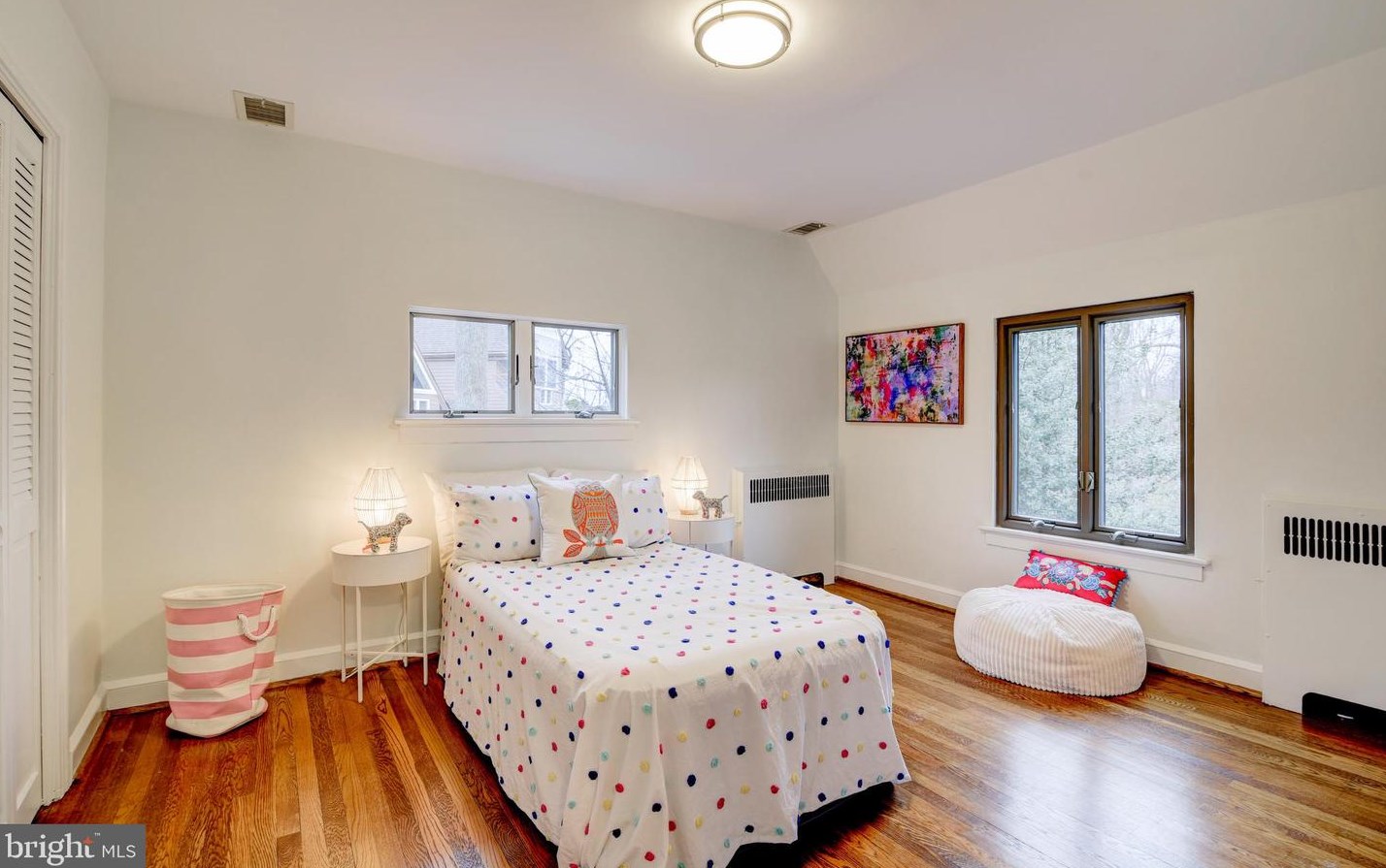 2506 Lynn St, Arlington VA  22202-2261 exterior