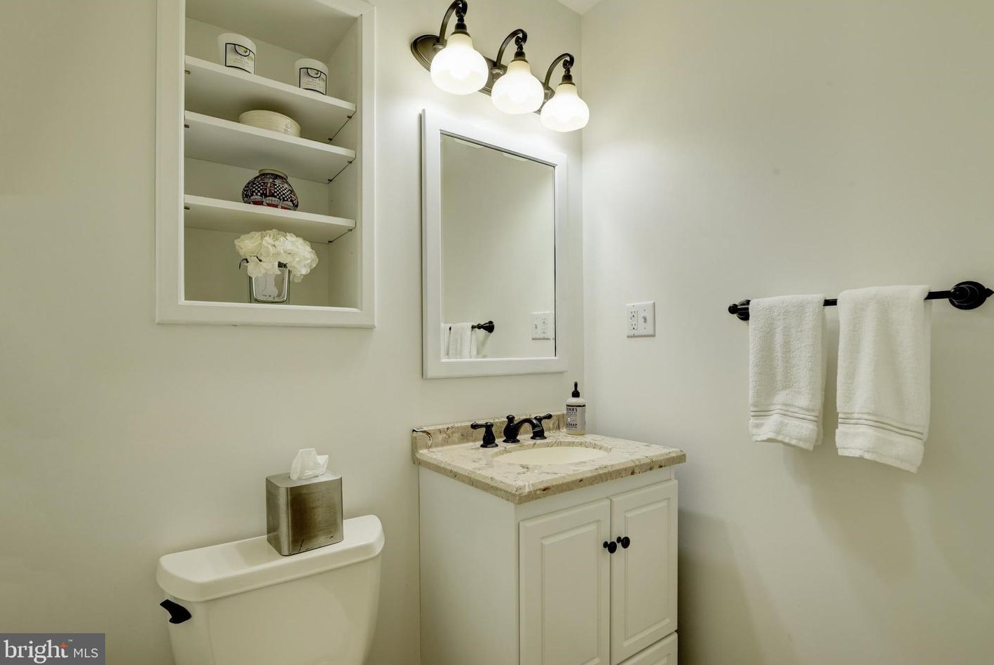 2506 Lynn St, Arlington VA  22202-2261 exterior