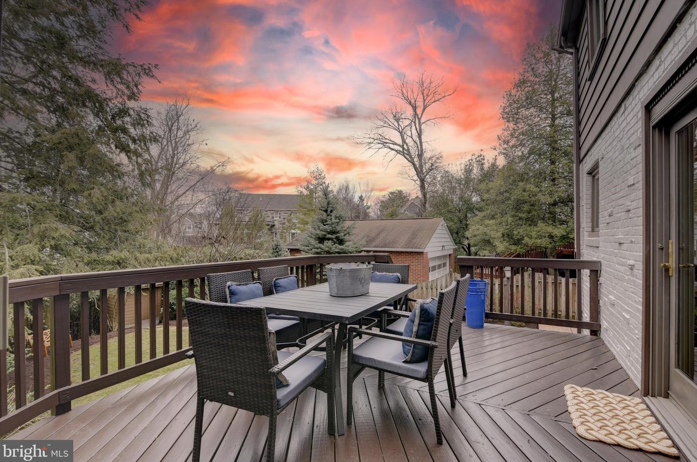 2506 Lynn St, Arlington VA  22202-2261 exterior