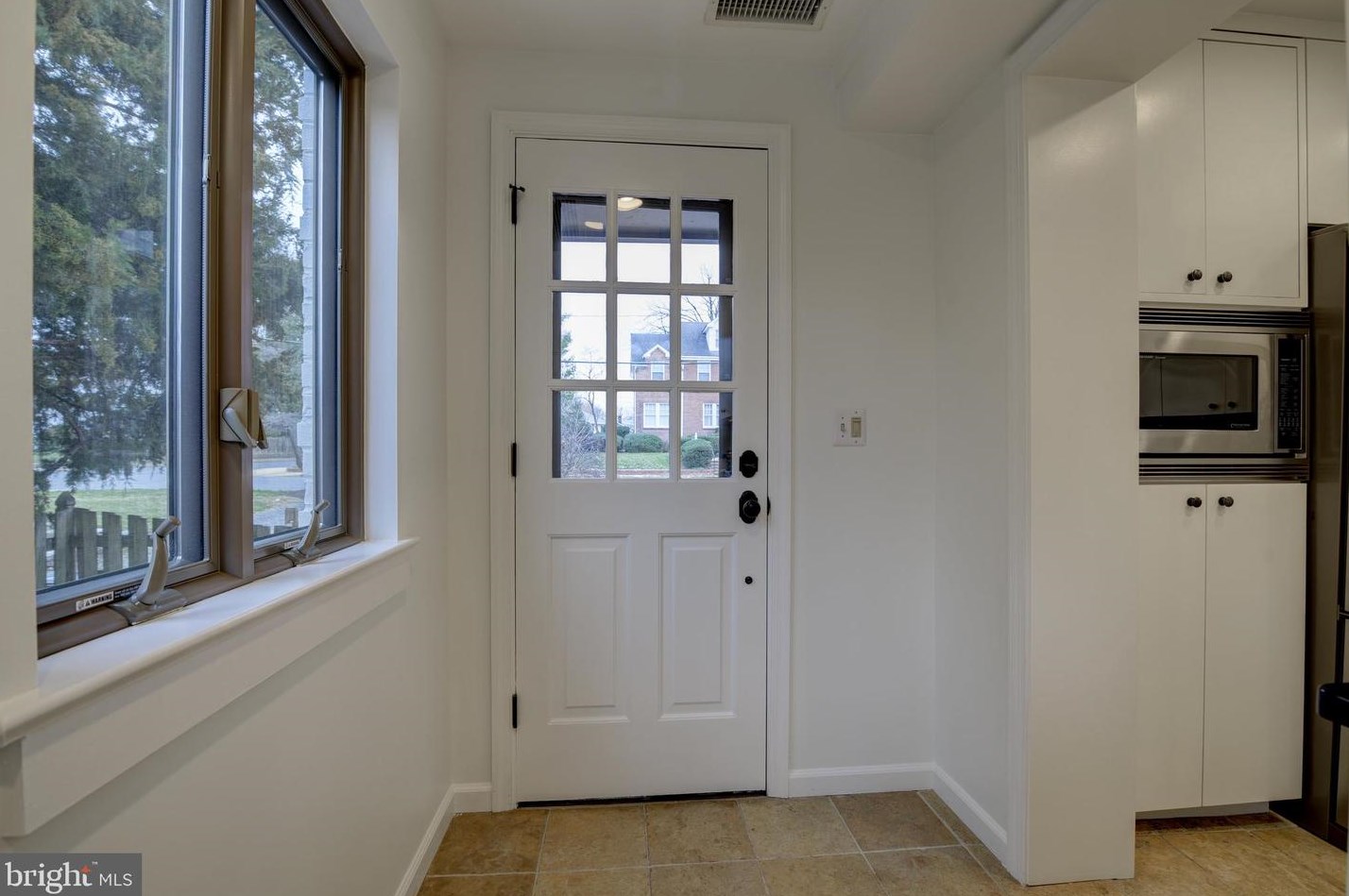 2506 Lynn St, Arlington VA  22202-2261 exterior