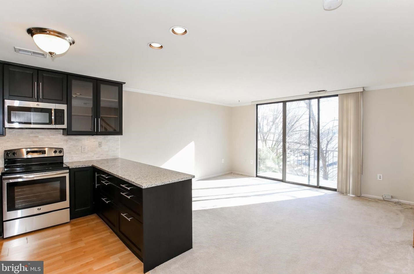 947 Scott St, Arlington VA  22204-4526 exterior