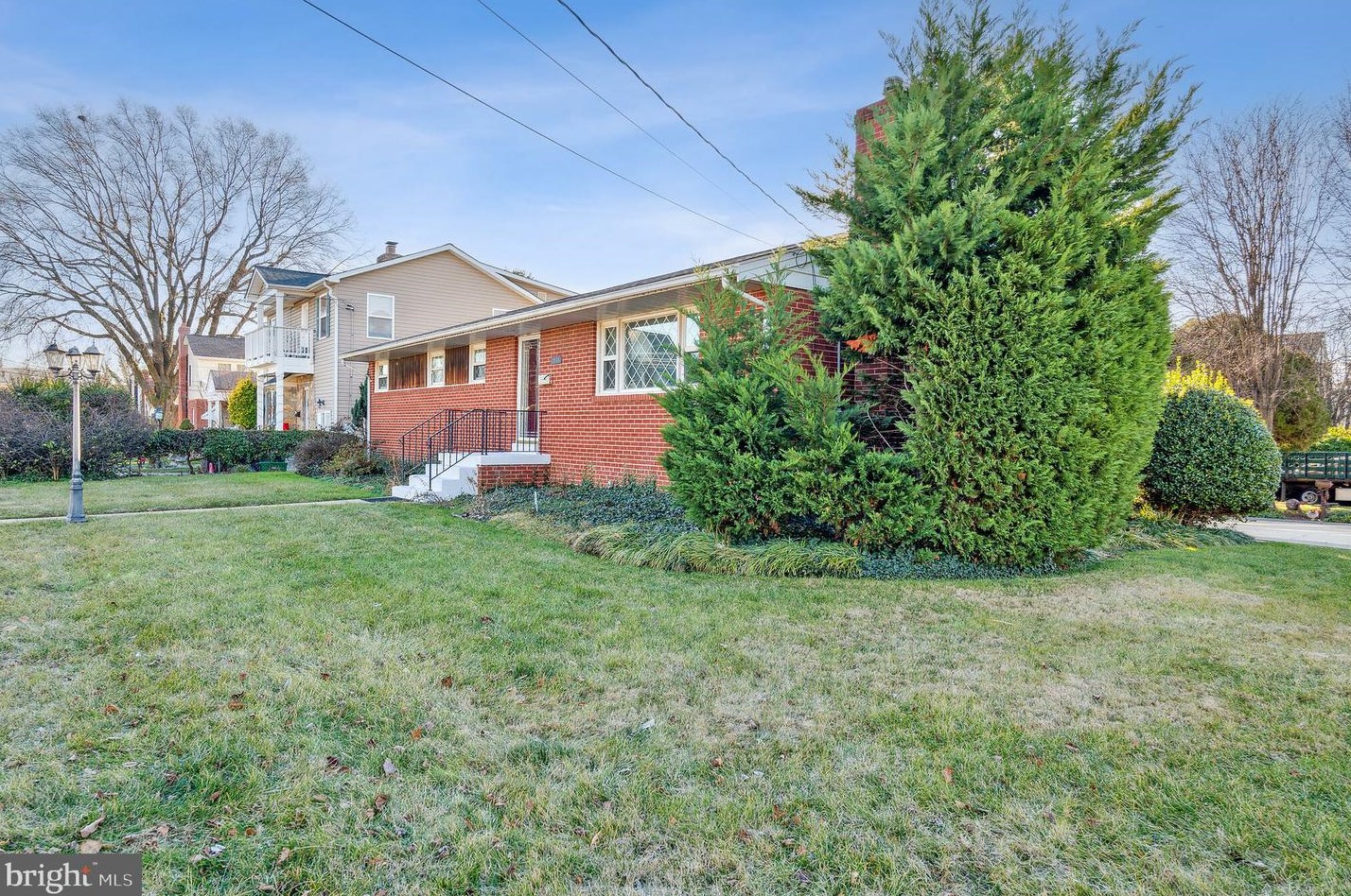 1616 13th St S, Arlington, VA 22204