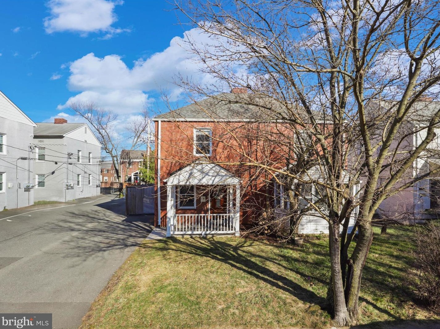 209 Veitch St, Arlington, VA 22204-2171