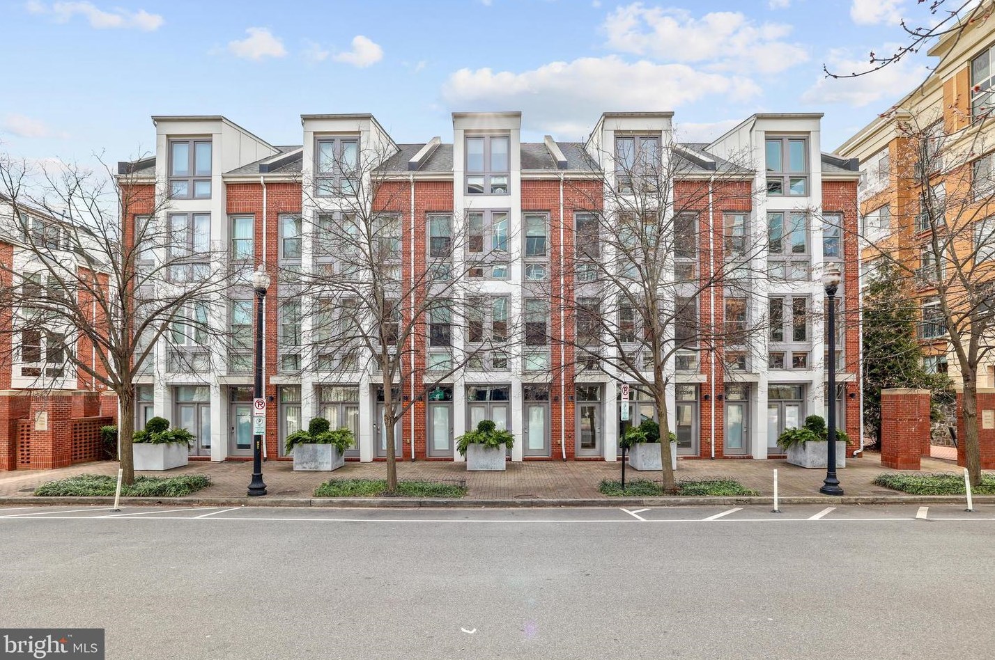 2034 Westmoreland St, Arlington, VA 22213-1011