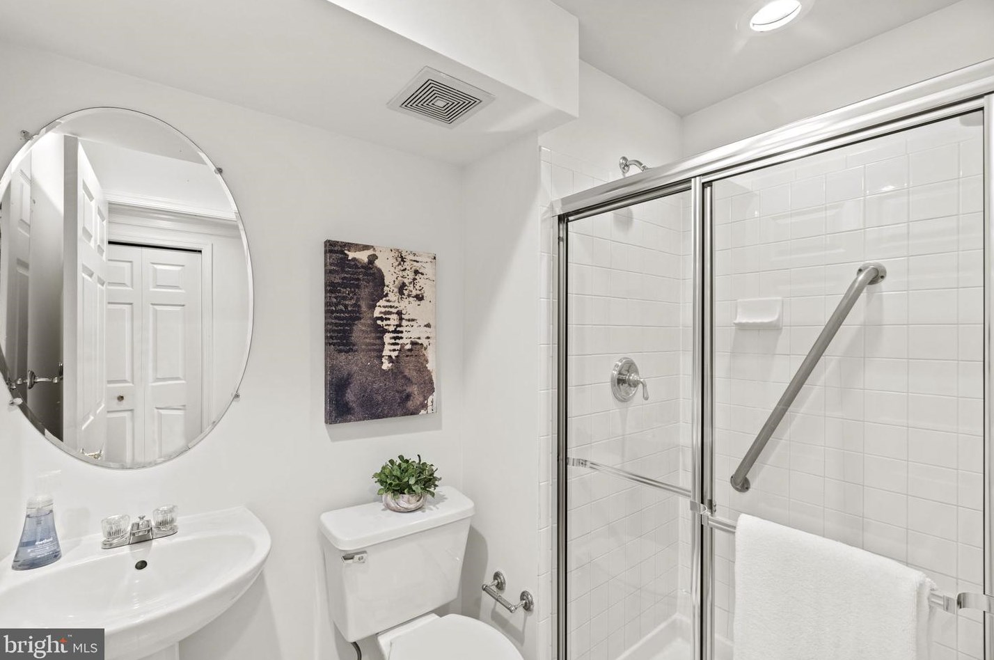 2139 Pierce Ct, Arlington VA exterior