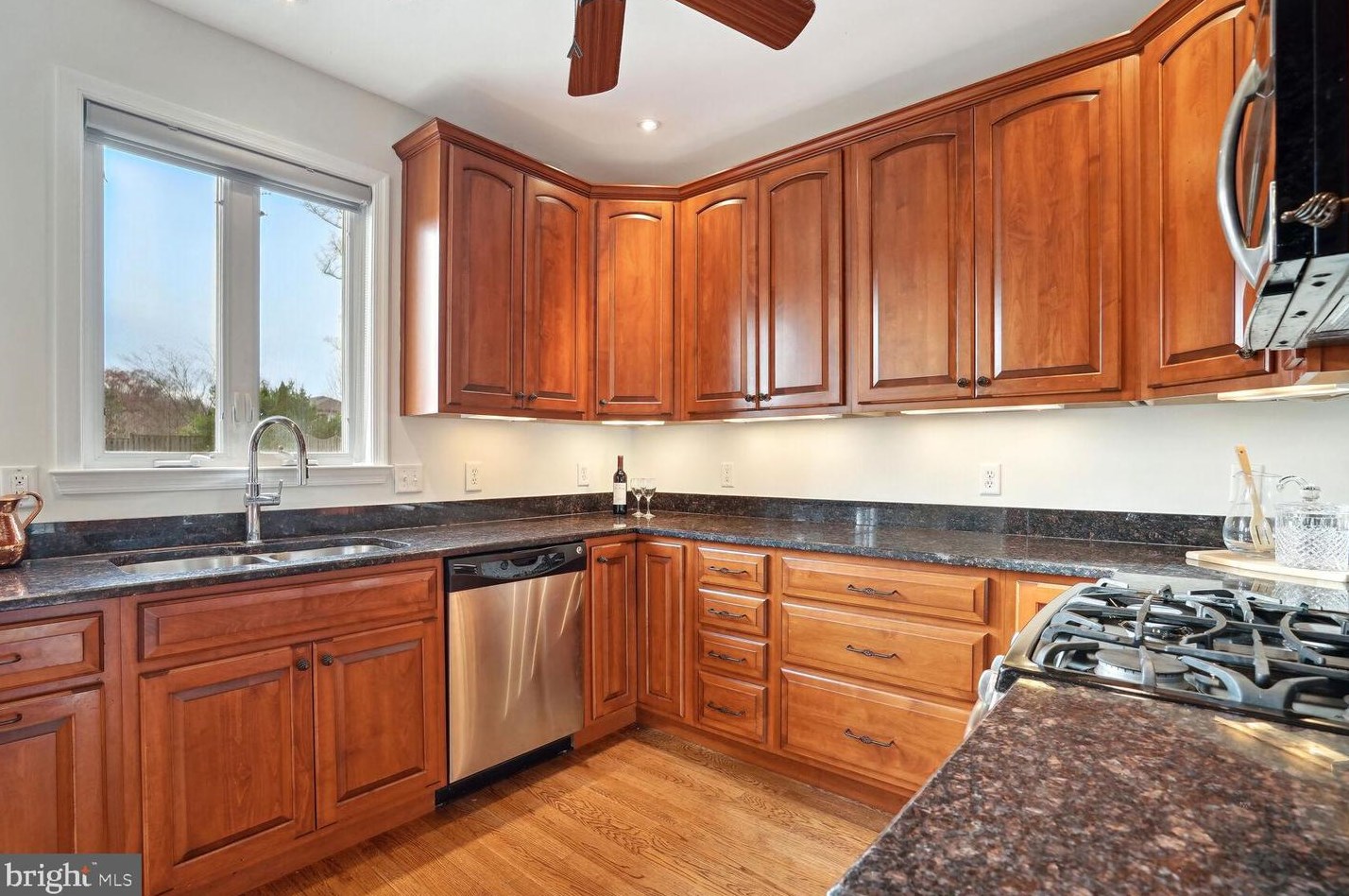 1706 Taylor St, Arlington VA 22204-4073 exterior