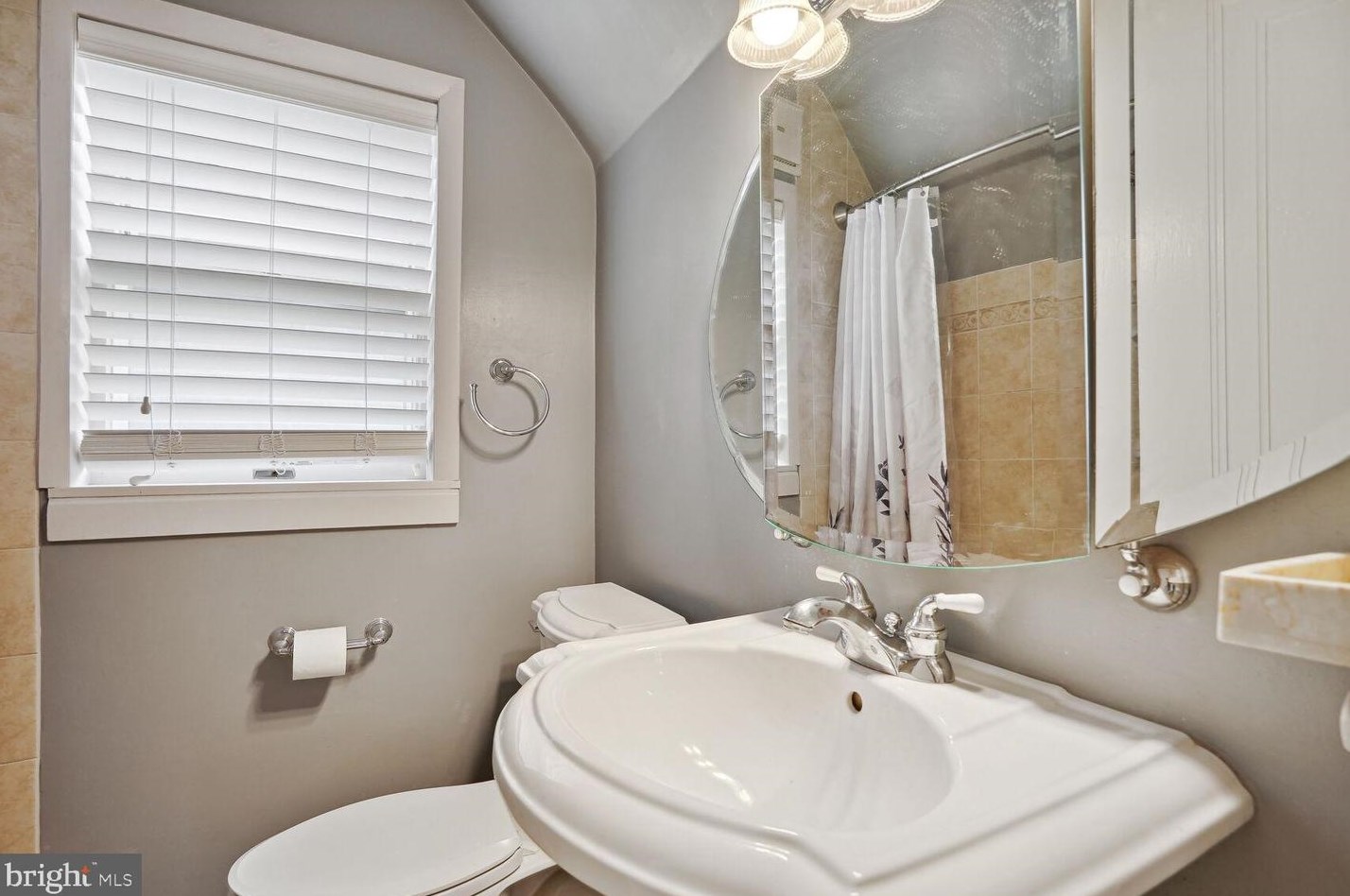 1706 Taylor St, Arlington VA 22204-4073 exterior