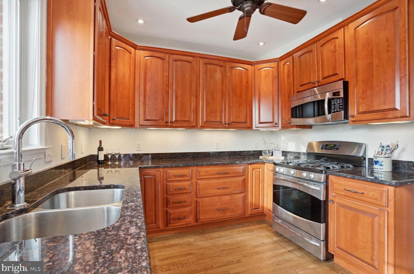 1706 Taylor St, Arlington VA 22204-4073 exterior