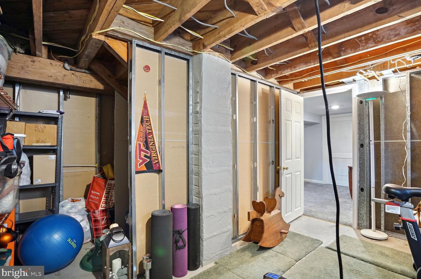 1706 Taylor St, Arlington VA 22204-4073 exterior