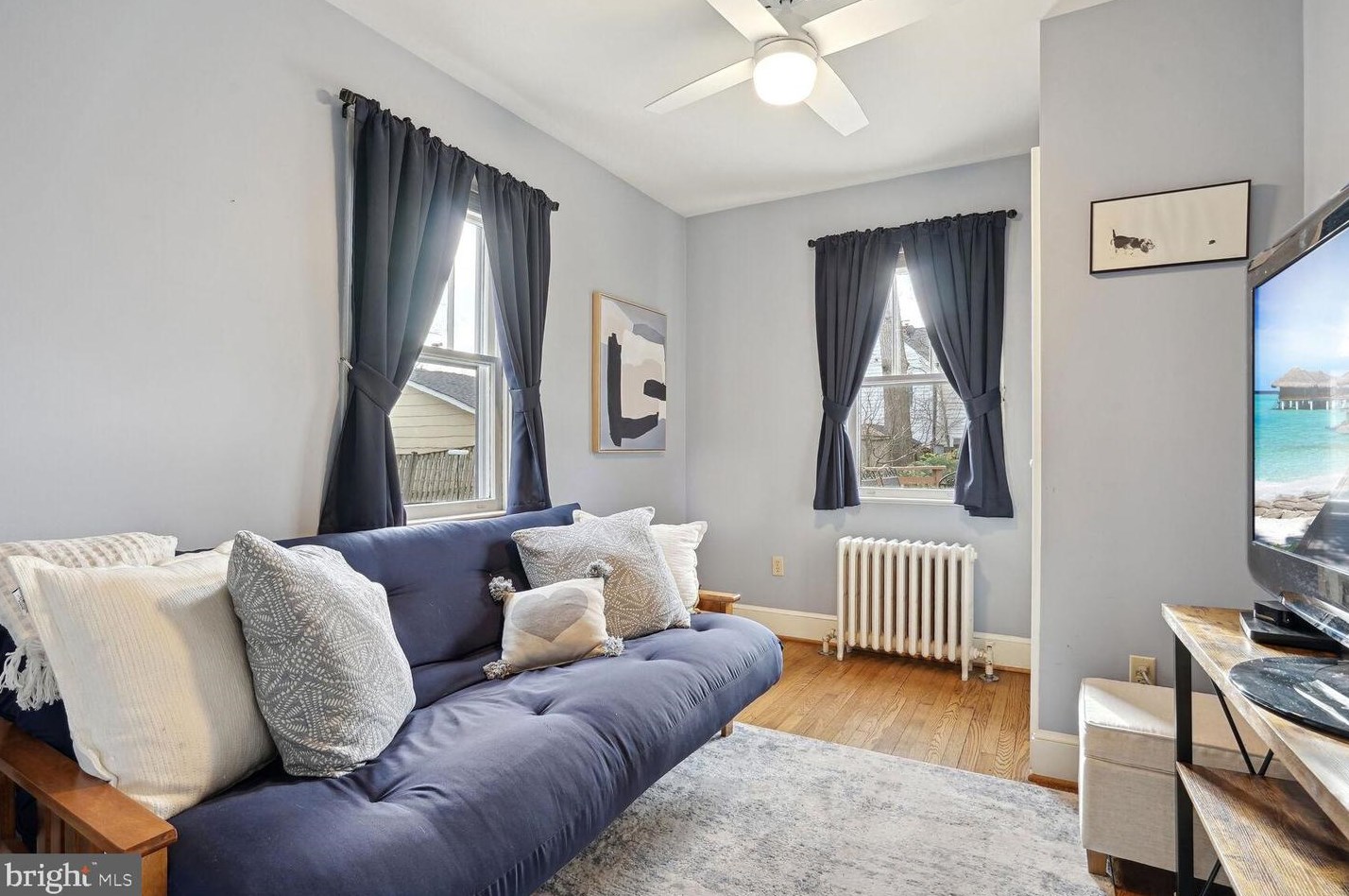 1706 Taylor St, Arlington VA 22204-4073 exterior