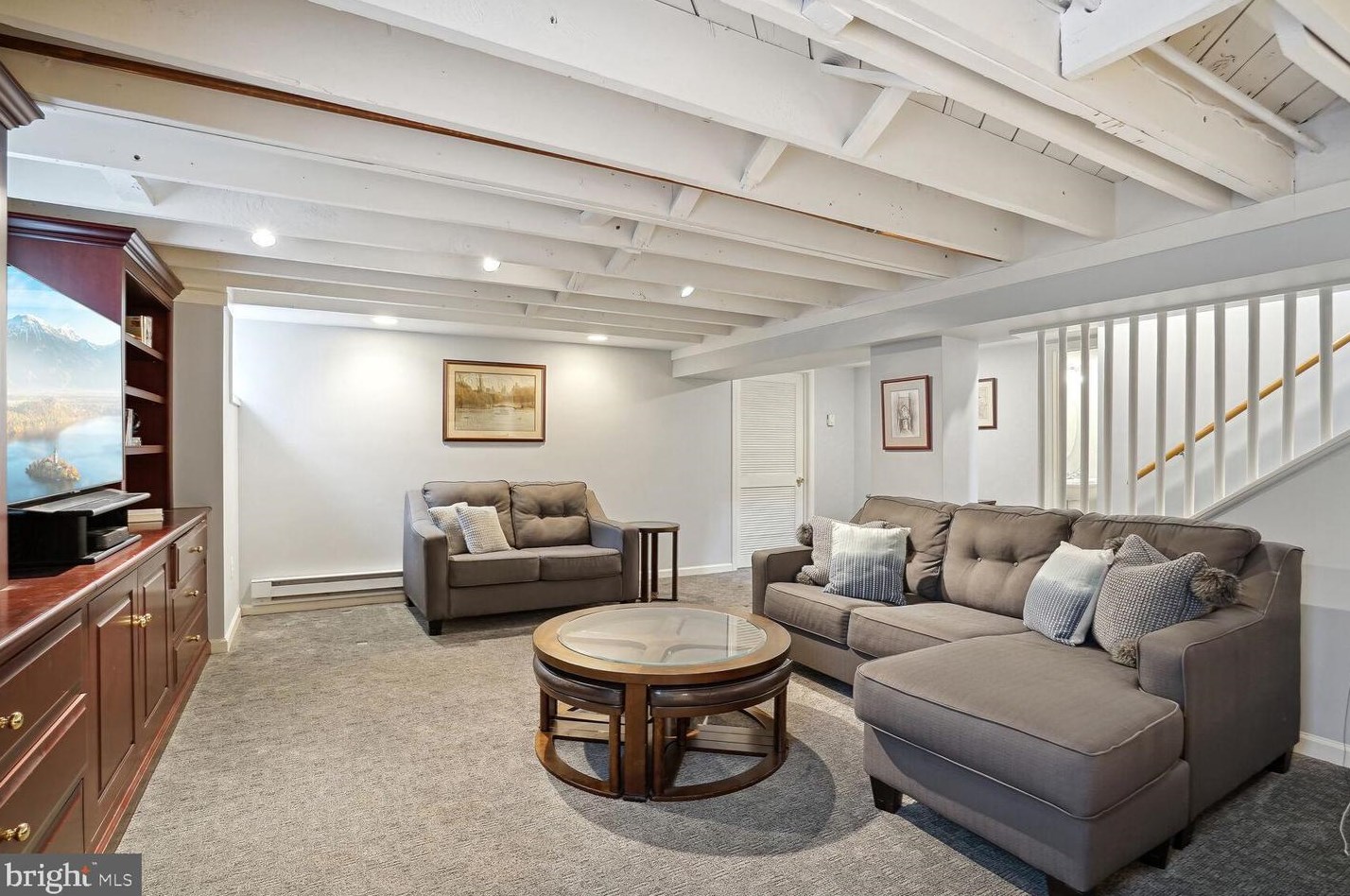 1706 Taylor St, Arlington VA 22204-4073 exterior