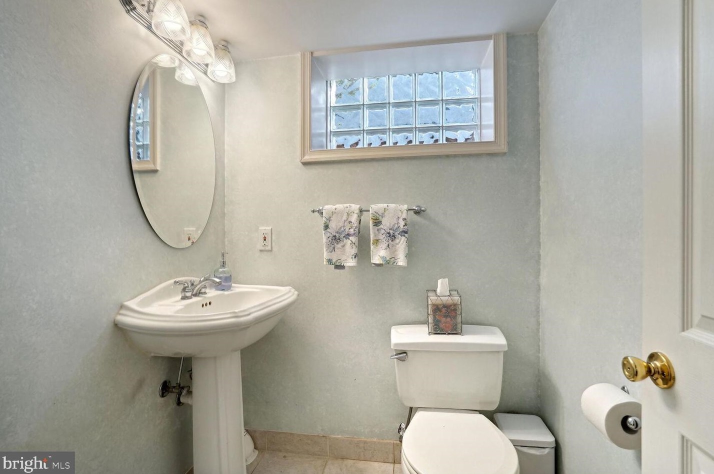 1706 Taylor St, Arlington VA 22204-4073 exterior