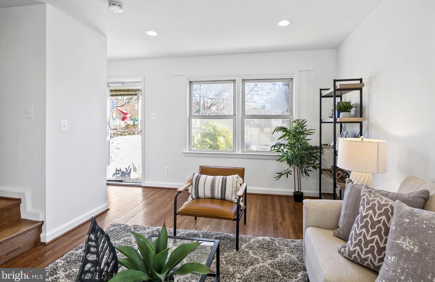 1936 N Dinwiddie St, Arlington, VA 22206