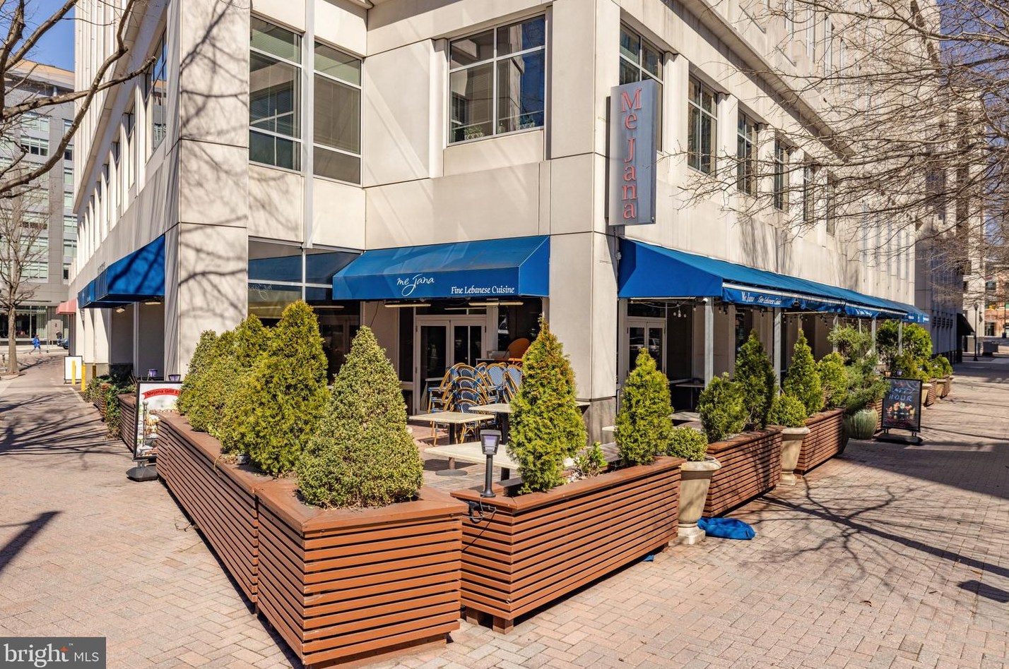 2220 Fairfax Dr, Arlington VA  22201-6615 exterior