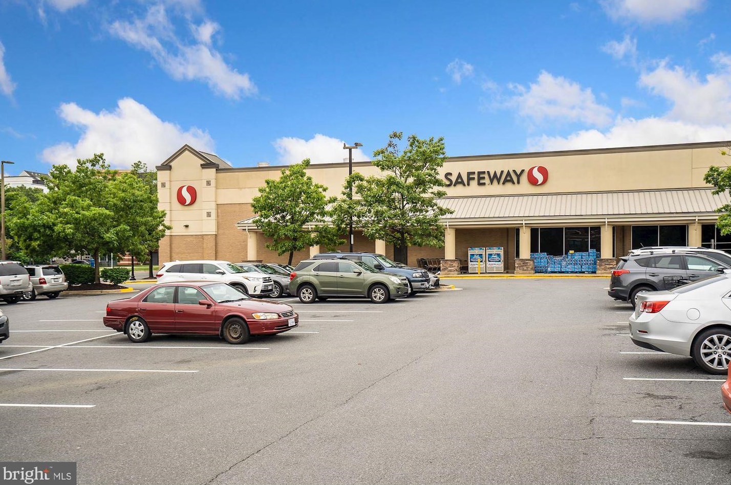 2101 Monroe St, Arlington VA 22207-3872 exterior