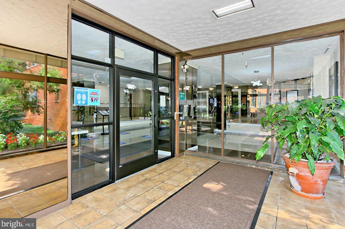 1111 Arlington Blvd, Arlington, VA 22209