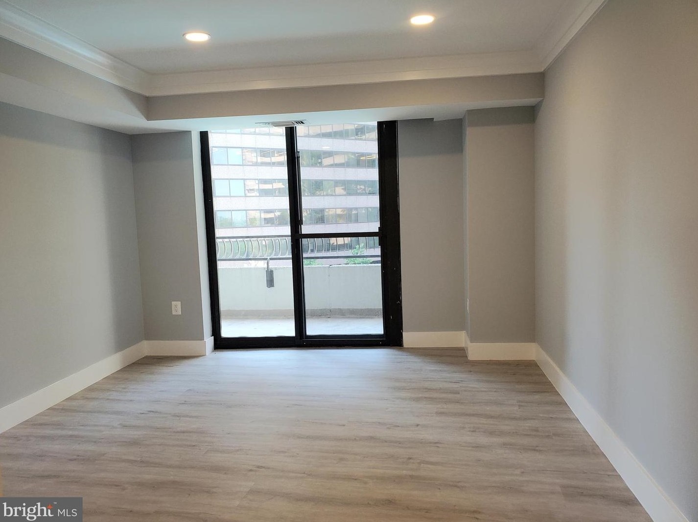 1300 Crystal Dr, Arlington VA  22202-3200 exterior