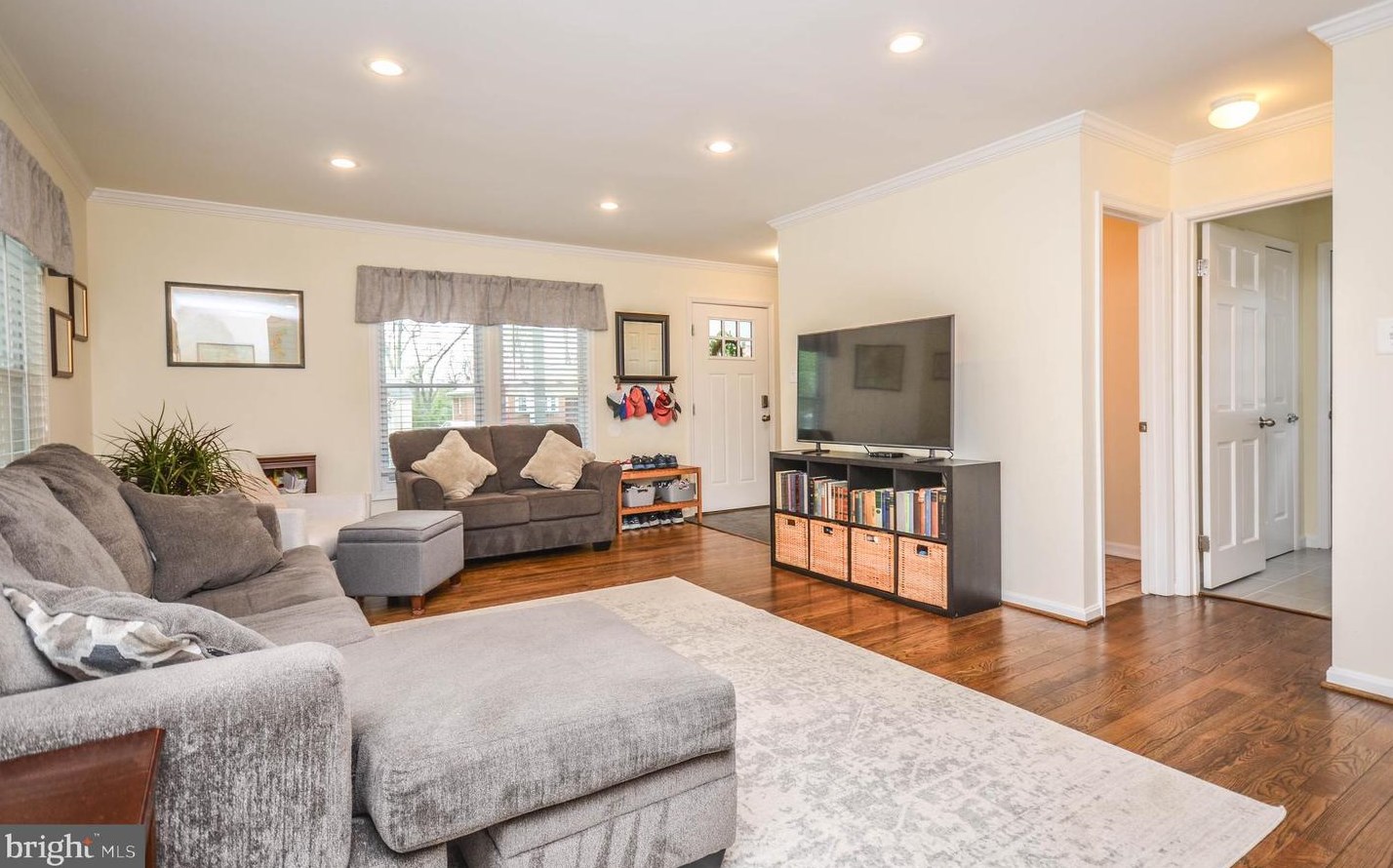 2131 S Pollard St, Arlington, VA 22204