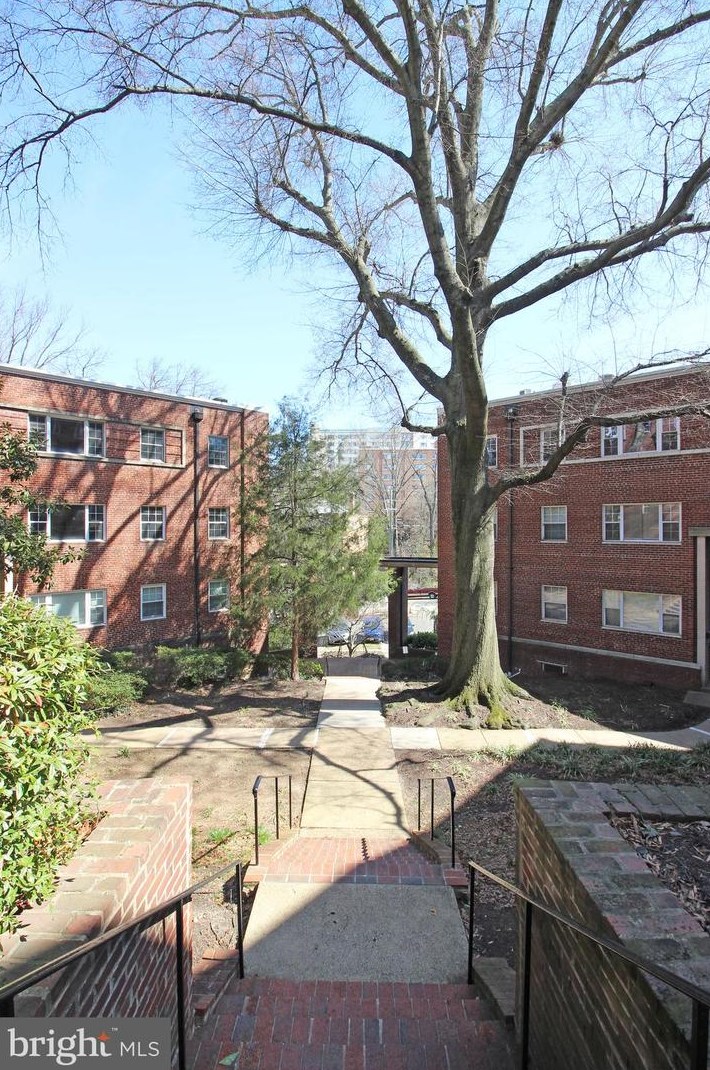 1305 Ode St, Arlington VA  22209-3435 exterior