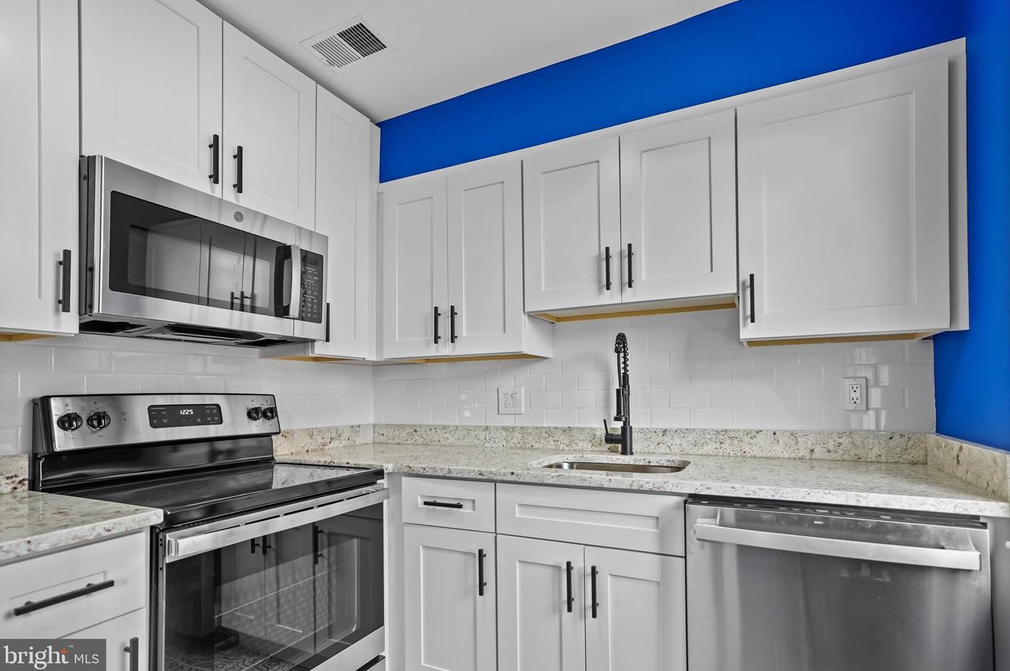 2705 Arlington Blvd N #201, Arlington, VA 22201