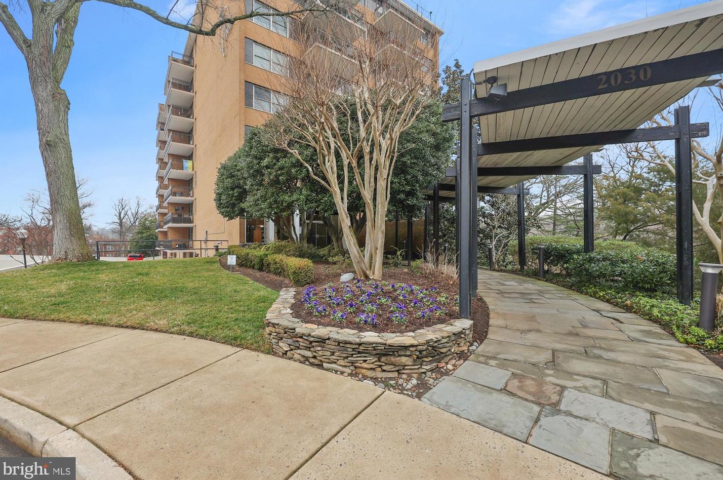 2030 N Adams St #208, Arlington, VA 22201