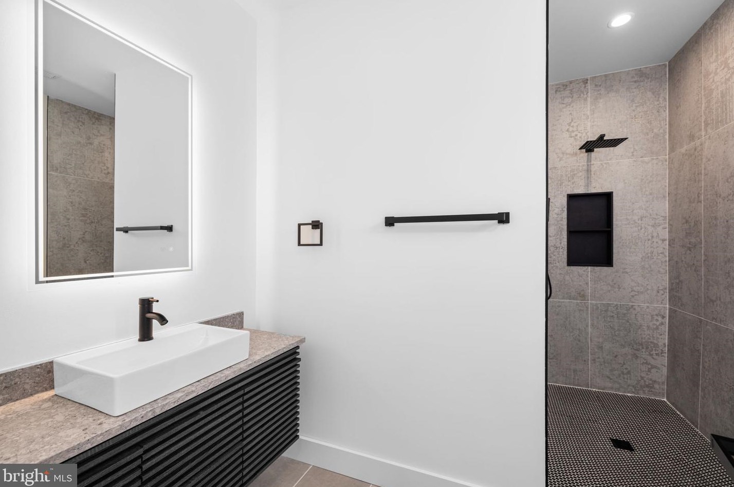 6000 16th St, Arlington VA  22205-2208 exterior