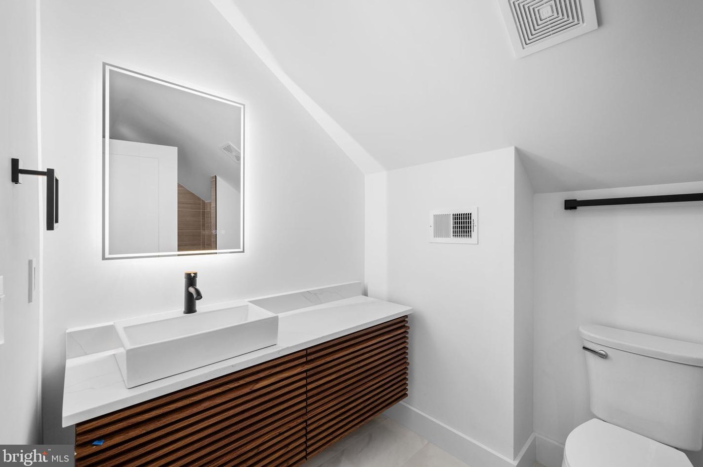 6000 16th St, Arlington VA  22205-2208 exterior