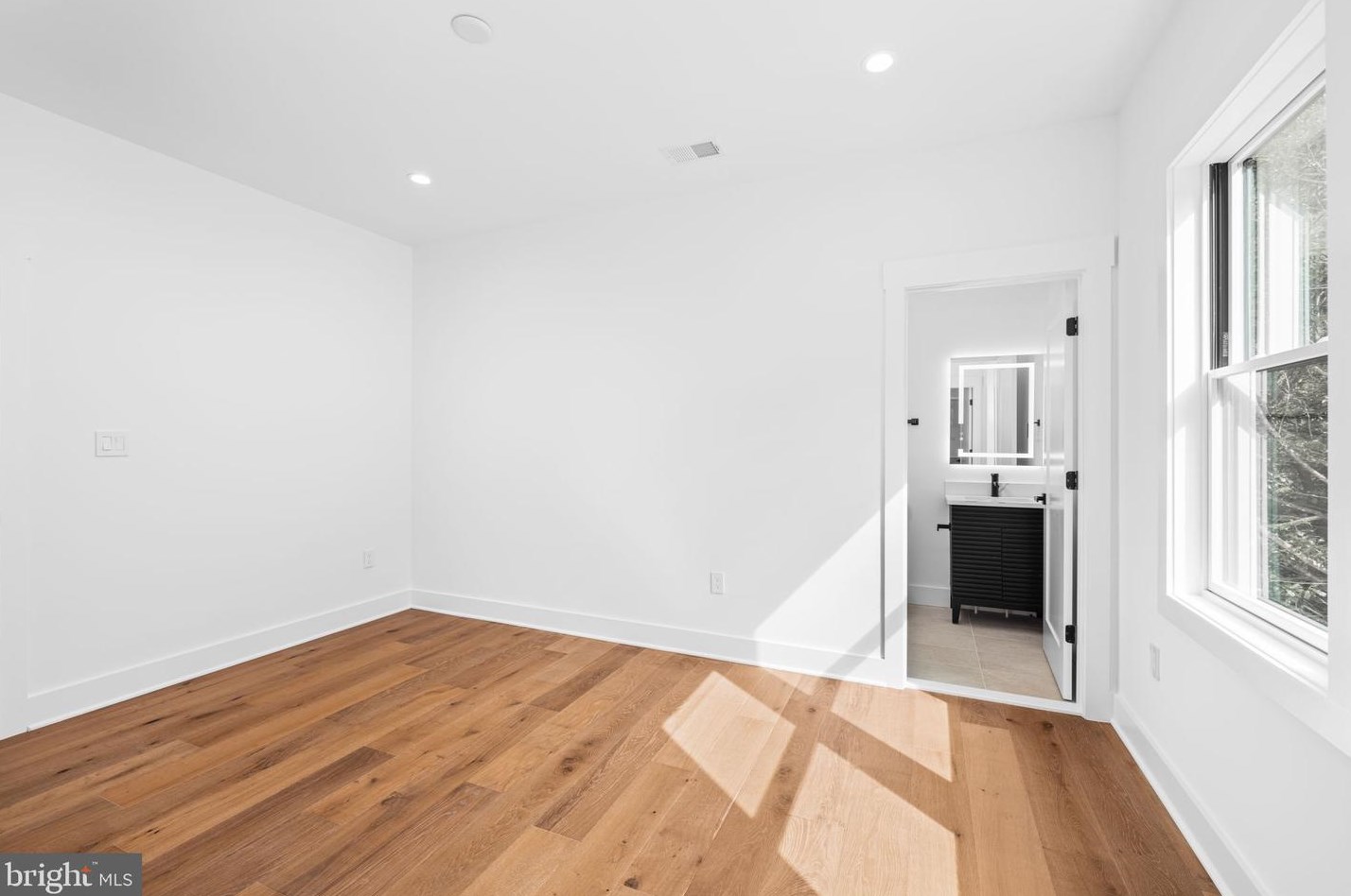 6000 16th St, Arlington VA  22205-2208 exterior