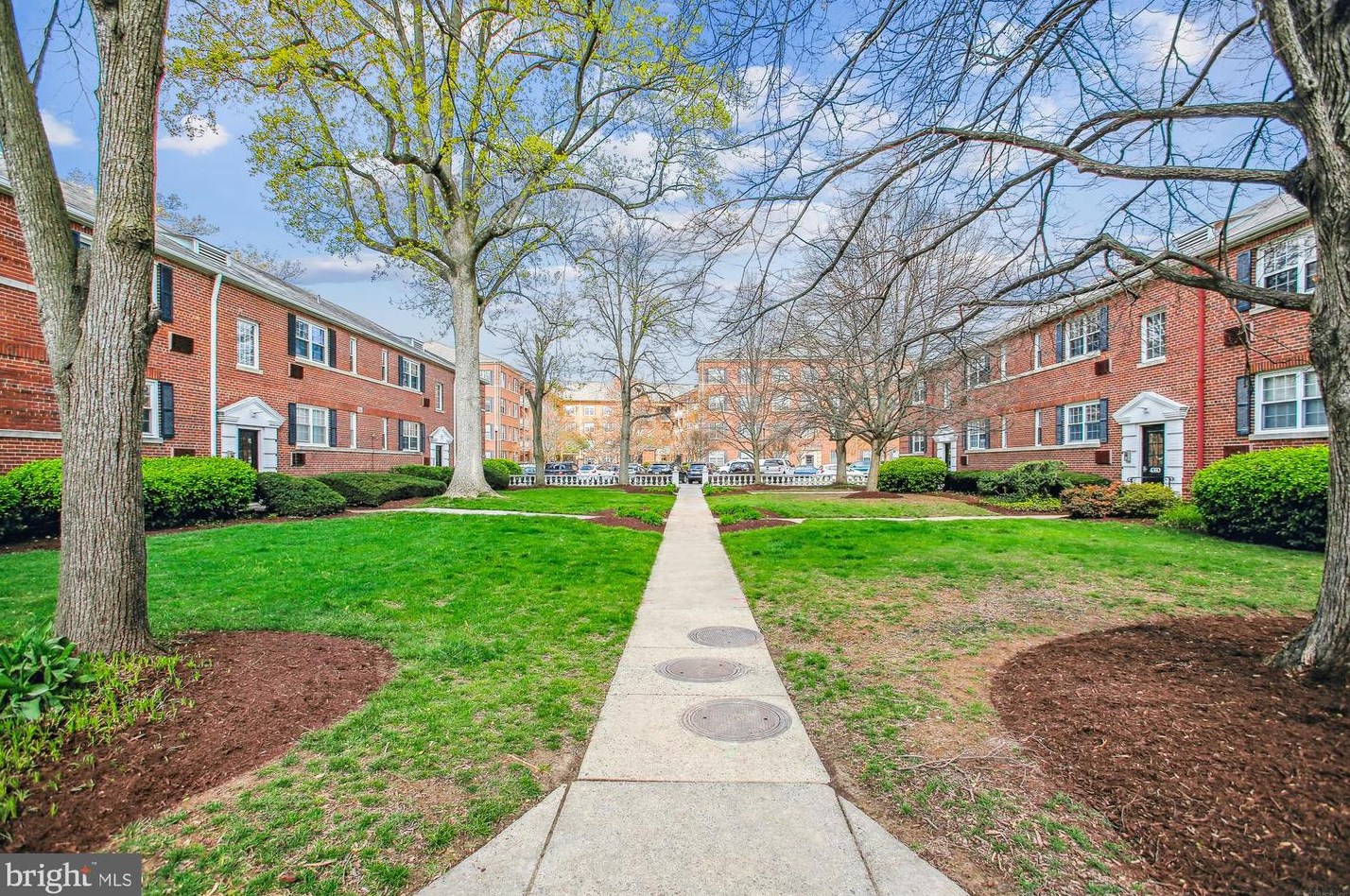 4374 Pershing Dr, Arlington, VA 43743-2838