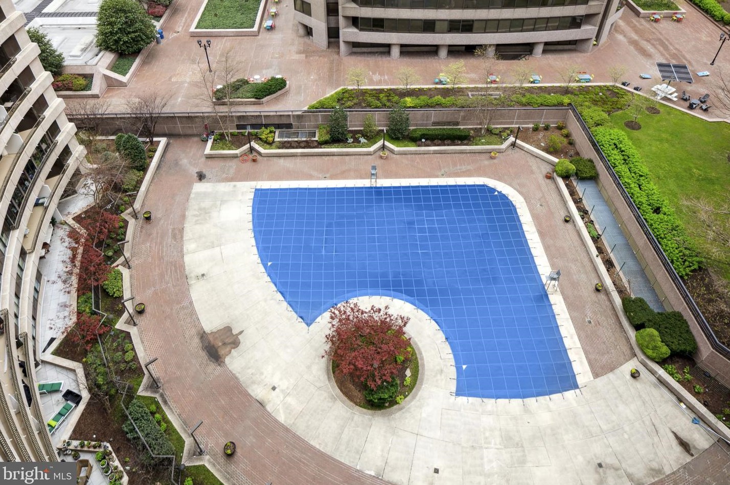 1300 Crystal Dr, Arlington VA  22202-3200 exterior