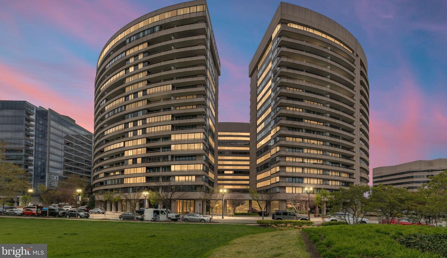 1300 Crystal Dr #1402s, Arlington, VA 22202