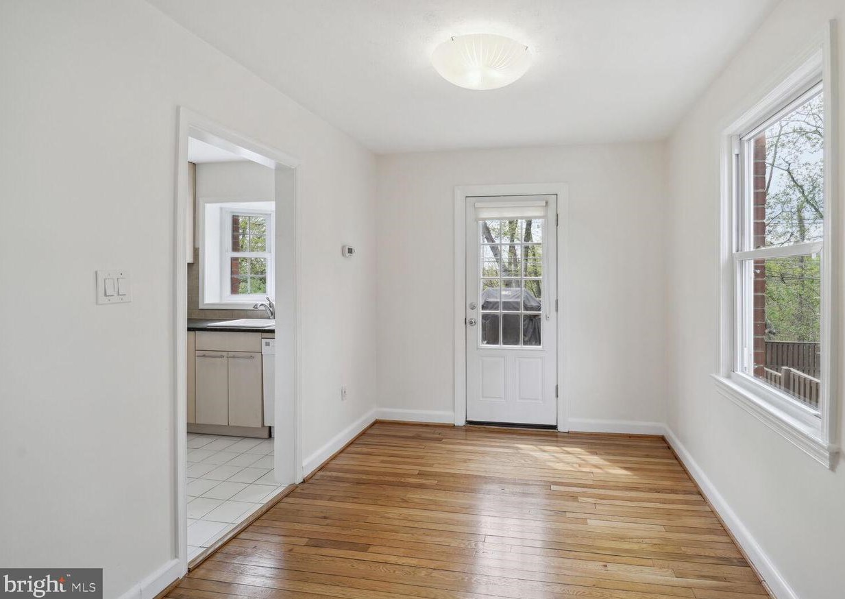 2136 Pollard St, Arlington VA  22204-5418 exterior